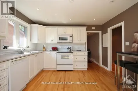 657 Golden Avenue Ottawa ON K2A 2G3