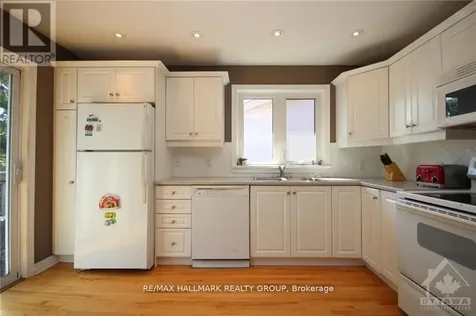 657 Golden Avenue Ottawa ON K2A 2G3