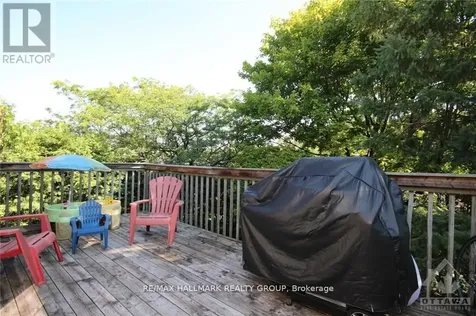 657 Golden Avenue Ottawa ON K2A 2G3