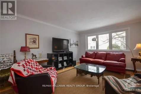 657 Golden Avenue Ottawa ON K2A 2G3