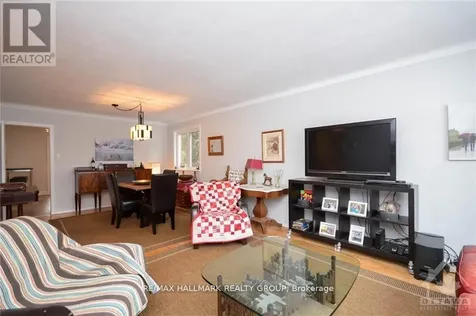 657 Golden Avenue Ottawa ON K2A 2G3