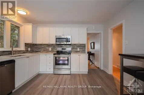 657 Golden Avenue Ottawa ON K2A 2G3