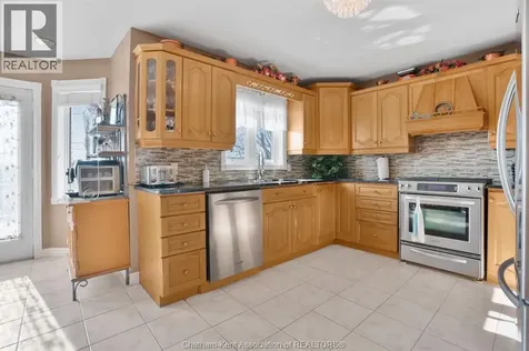 60 Parkview Court Chatham ON N7M 6H9