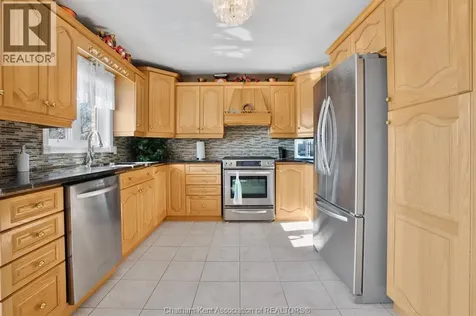 60 Parkview Court Chatham ON N7M 6H9
