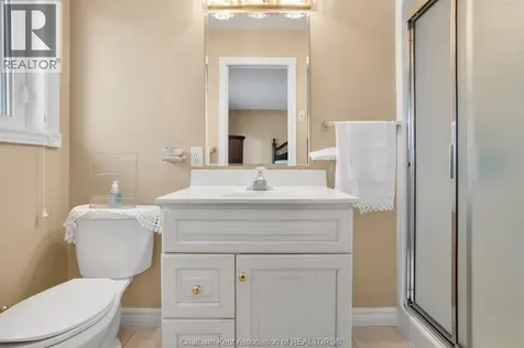 60 Parkview Court Chatham ON N7M 6H9