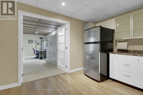 5 Dolomite Street Ottawa ON K2S 1Y8