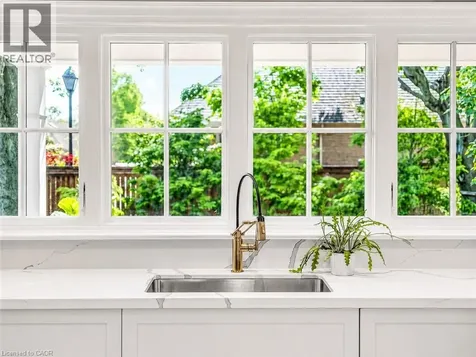 542 Woodland Avenue Burlington ON L7R 2S4