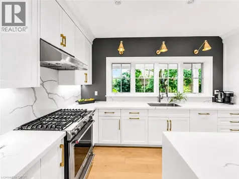 542 Woodland Avenue Burlington ON L7R 2S4