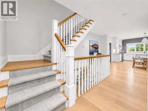 542 Woodland Avenue Burlington ON L7R 2S4