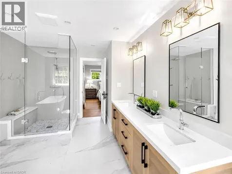 542 Woodland Avenue Burlington ON L7R 2S4