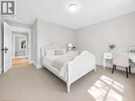 542 Woodland Avenue Burlington ON L7R 2S4