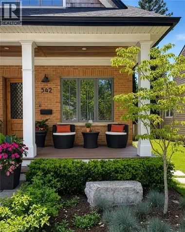 542 Woodland Avenue Burlington ON L7R 2S4