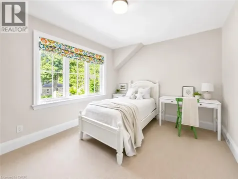 542 Woodland Avenue Burlington ON L7R 2S4