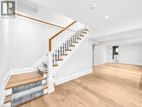 542 Woodland Avenue Burlington ON L7R 2S4