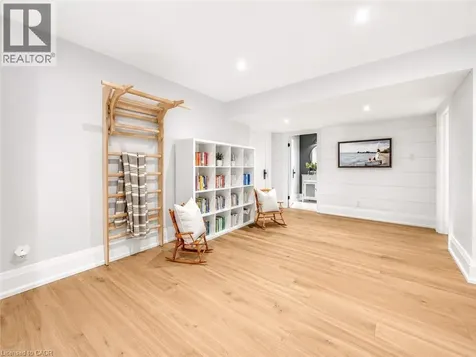 542 Woodland Avenue Burlington ON L7R 2S4