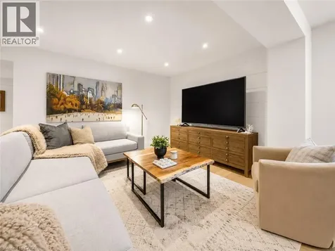 542 Woodland Avenue Burlington ON L7R 2S4