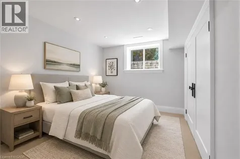 542 Woodland Avenue Burlington ON L7R 2S4