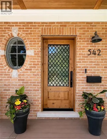 542 Woodland Avenue Burlington ON L7R 2S4