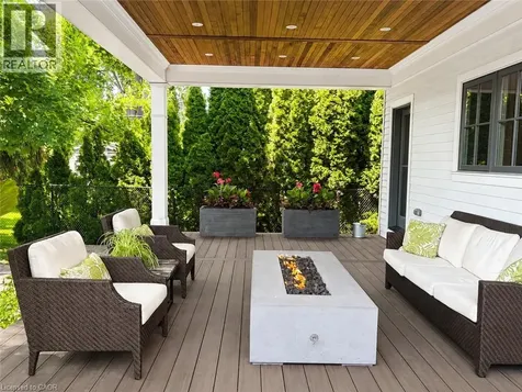 542 Woodland Avenue Burlington ON L7R 2S4