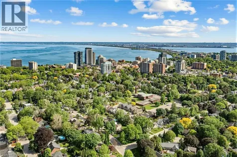 542 Woodland Avenue Burlington ON L7R 2S4