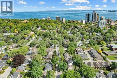 542 Woodland Avenue Burlington ON L7R 2S4