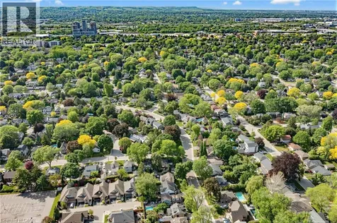 542 Woodland Avenue Burlington ON L7R 2S4