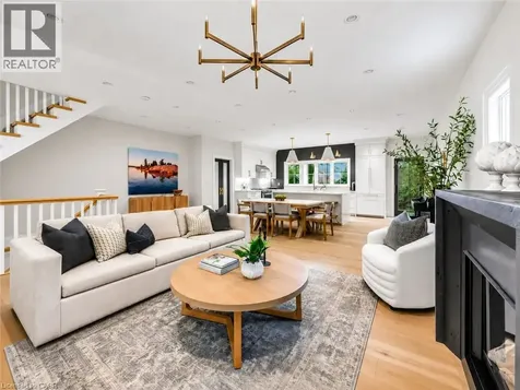 542 Woodland Avenue Burlington ON L7R 2S4