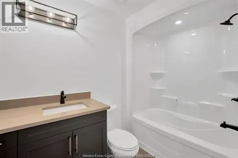 3817 Howard Street Windsor ON N9B 0E5
