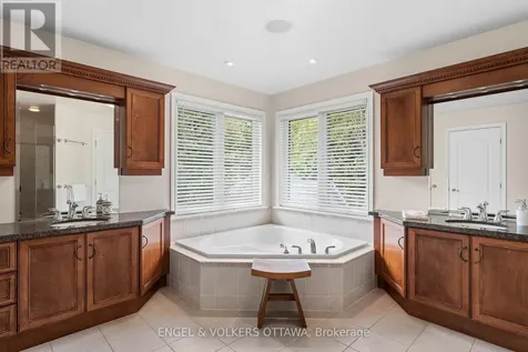 6005 Earlscourt Crescent Ottawa ON K4M 1K2