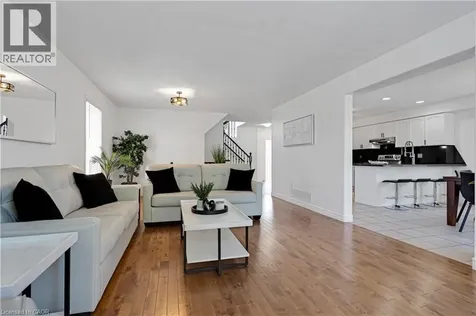 11 Goodwood Court Cambridge ON N1R 8M7