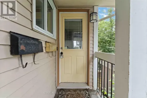1006 Tanguay Court Ottawa ON K2L 3X5