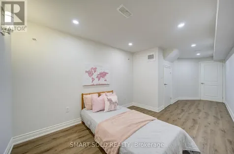 38 Crockart Lane Aurora ON L3X 1V9