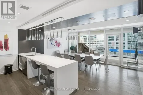 199 Slater Street Ottawa ON K1P 0C8