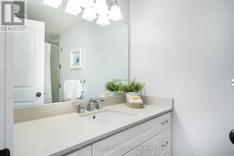 44 Trott Boulevard Collingwood ON L9Y 5B7