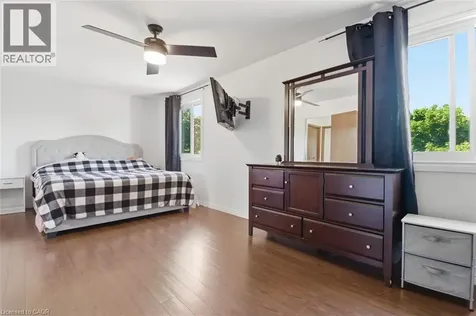54 Merritt Crescent Grimsby ON L3M 5B7