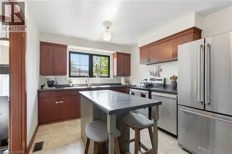 6 Mccammon Street Paris ON N3L 1V9