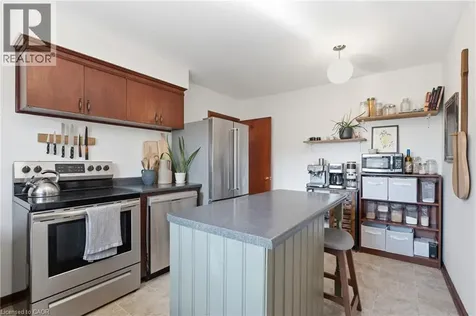 6 Mccammon Street Paris ON N3L 1V9