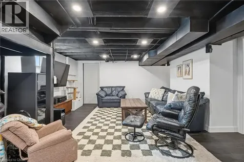 6 Mccammon Street Paris ON N3L 1V9