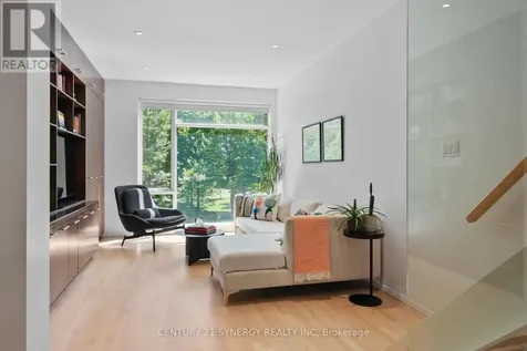 26 Stonehurst Avenue Ottawa ON K1Y 1R4