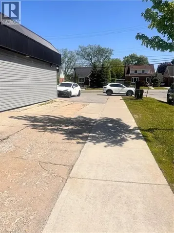 556 Stirling Avenue South Kitchener ON N2M 3J6