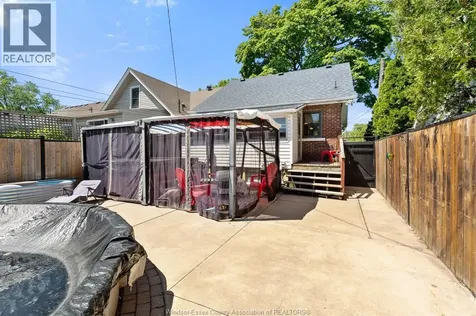 1220 Bruce Avenue Windsor ON N8X 1X3