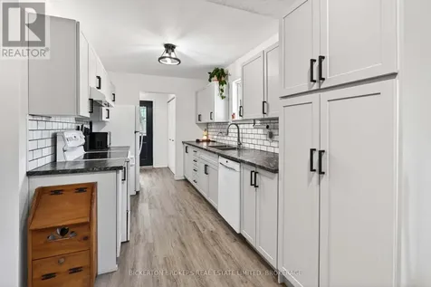 41 Maple Street South Gananoque ON K7G 2N6