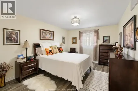 11294 Timber Bay Crescent Windsor ON N8R 2L2