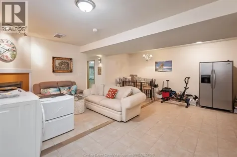 11294 Timber Bay Crescent Windsor ON N8R 2L2