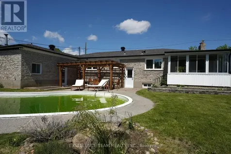 616 Surgenor Street West Cornwall ON K6J 2H4