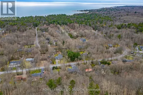 123 Desroches Trail Tiny ON L9M 1R3
