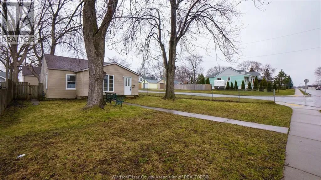 1296 Elm Avenue Windsor ON N8X 2B5