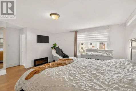 657 Clearbrook Drive North Ottawa ON K2J 5S1