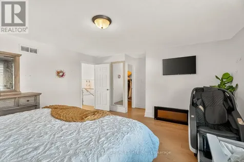 657 Clearbrook Drive North Ottawa ON K2J 5S1