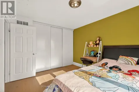 657 Clearbrook Drive North Ottawa ON K2J 5S1